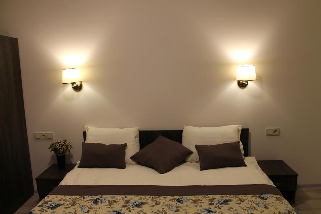 Non-stop Economy Bed & Breakfast 4*